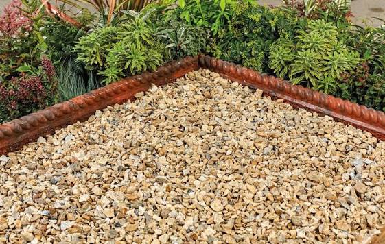 Close up of Yorkshire Cream 20mm flint chippings